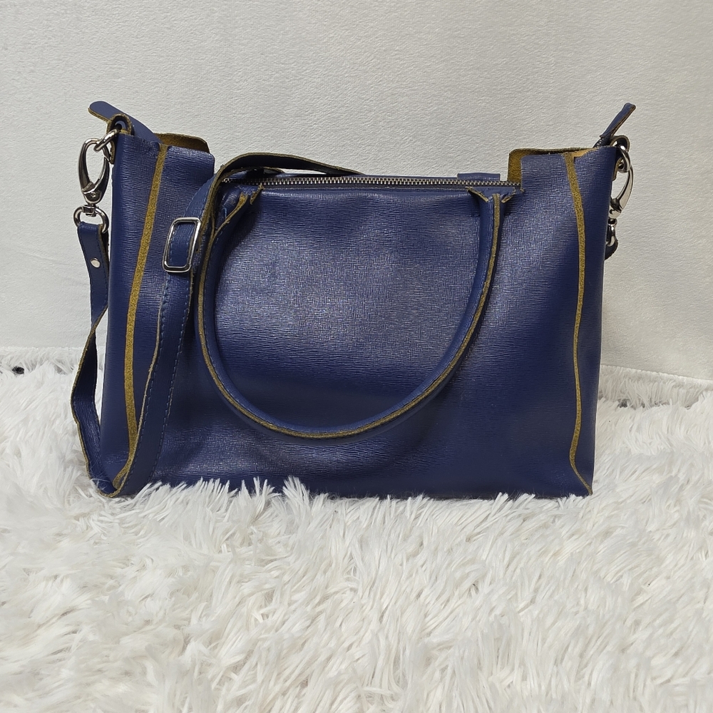 Gianni Conti blue leather crossbody bag.